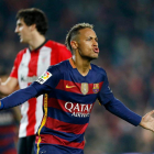 Neymar  celebra el gol que cerró el triunfo azulgrana.