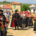 Imagen de archivo de las fiestas de Santa Colomba, marcadas por la tradición maragata. DOMINGO