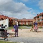Empleados del servicio de Jardines han trabajado en las últimas horas en el parque de La Chopera