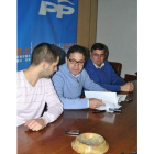 Bello, Canedo y González, en la presentación del informe.