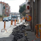 Las obras de renovación integral de las aceras de la carretera Alfageme ya han comenzado.