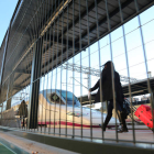 Los pasajeros podrán hacer uso del tren sin problemas en Semana Santa. SECUNDINO PÉREZ