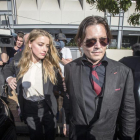 El actor Johnny Depp y su esposa, la también actriz Amber Heard, a su llegada al tribunal australiano, en Southport, hoy.