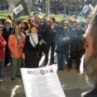 Javier Fuente leyendo un manifiesto en la concentración del viernes