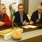 López Benito (c), durante la presentación del calendario.