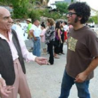 El actor Saturnino García charla con Ricardo Palacios momentos antes de que comenzara la función &la