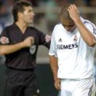 El brasileño Ronaldo, cabizbajo, se lamenta de la derrota del Real Madrid en campo del Espanyol