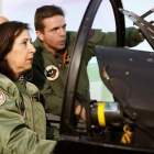 Margarita Robles durante su visita la Base Aérea de Torrejón de Ardoz para conocer el simulador C15.