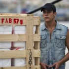 El actor Mario Casas en un momento del rodaje de la serie 'El Barco'.