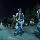 Militares afganos frente a la Universidad Americana de Kabul.