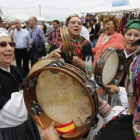 La música folclórica amenizó ayer la celebración de la romería de Camposagrado.