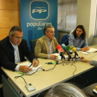 Emilio Gutiérrez, en el centro, durante la rueda de prensa.