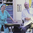 Los doctores Cristina Gutiérrez y Ferran Guedea, del ICO-L'Hospitalet.