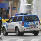 El suceso comenzó en la céntrica plaza de Lazúrtegui, en la imagen, donde uno de los dos detenidos intentó atropellar a un agente. DE LA MATA