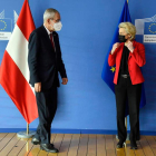 El presidente de Austria con Ursula von der Leyen. GEERT VANDEN WIJNGAERT