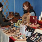 Los puestos de la exposición comenzaron a recibir la visita del público ayer por la tarde.