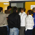 Los jugadores de la Cultural entran a una reunión con los directivos en el mes de abril.