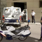 Un furgón policial entrando en la sede de la Audiencia Nacional.