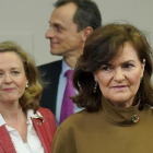 Carmen Calvo, Nadia Calviño y Pedro Duque en la rueda de prensa posterior al Consejo de Ministros.