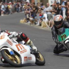 Dos competidores en el último Gran Premio Ciudad de La Bañeza de Motociclismo.
