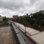 El paseo del Río completamente vacío en la pasada jornada de mercadillo en Ponferrada. ANA F. BARREDO