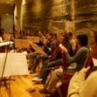 La Orquesta de las Juventudes Musicales durante la grabación de la banda sonora de «Fumata blanca»
