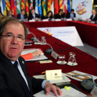 Juan Vicente Herrera, el dirigente autonómico más veterano de la Conferencia de Presidentes minutos antes de iniciarse el cónclave en el Senado. RAQUEL P. VIECO