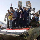 Manifestantes protestan contra el régimen sirio en 2011 en la ciudad de Deraa, la cuna de la revolución.