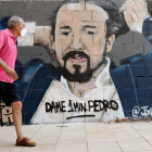 Imagen de una pintada satírica sobre Pablo Iglesias en una calle de Valencia. JUAN CARLOS CÁRDENAS