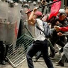Los manifestantes retaron a los cuerpos de seguridad en Bogotá y destrozaron comercios