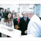 Los miembros de la asociación, durante la audiencia con el papa Francisco. DL