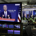 Joe Biden en una pantalla de la sala de prensa de la Casa Blanca. YURI GRIPAS