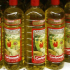 Botellas de aceite Carbonell, una de las marca de Deoleo.