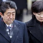 El primer ministro japonés, Shinzo Abe, y su esposa, Akie Abe, juntos en un acto en Lituania en enero del 2018