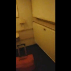Un Policia Nacional muestra en vídeo el camarote que tendrá que compartir hasta el 1-O