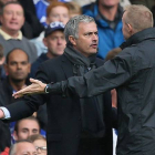 José Mourinho es expulsado de Stamford Bridge tras quejarse repetidamente del arbitraje, durante el partido del Chelsea contra el Cardiff City.