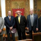 Santos Llamas, en el centro de la fotografía, clausuró las jornadas