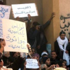 Una protesta de ciudadanos libios contra el gobierno de Gadafi en la ciudad de Bengasi.