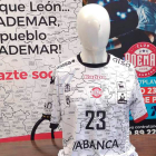 La nueva camiseta del Abanca Ademar para la 2023-24 rinde homenaje a los ayuntamientos de la provincia leonesa. DL