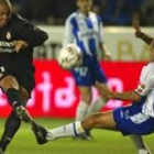 Ronaldo encara a Karmona antes de hace uno de los primeros goles del partido