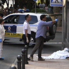 La Policía Local y Nacional junto al cadáver.