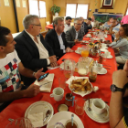 El alcalde de León, Antonio Silván, departió con la prensa deportiva de la ciudad de León. RAMIRO
