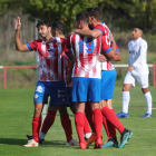 Los rojiblancos celebran uno de sus goles. L. DE LA MATA