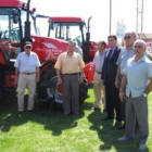 El alcalde, en primer plano, junto a otras autoridades en una edición pasada de la feria.