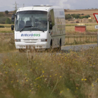 Los bibliobuses hacen campañas kilométricas por los pueblos de la provincia.