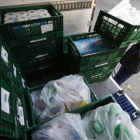 Un repartidor del supermercado online Capraboacasa.com se prepara para entregar un pedido.
