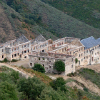Restos del poblado de la Peña del Seo construido para albergar a los mineros que trabajaban en la explotación del wolfram.
