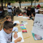 Varios niños que participaron en el concurso de dibujo de la asociación.