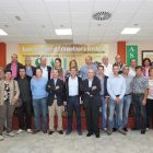 Los miembros de la nueva junta directiva de Asaja posan ante los medios.