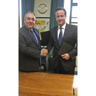 Salmond y Cameron, tras firmar el acuerdo.